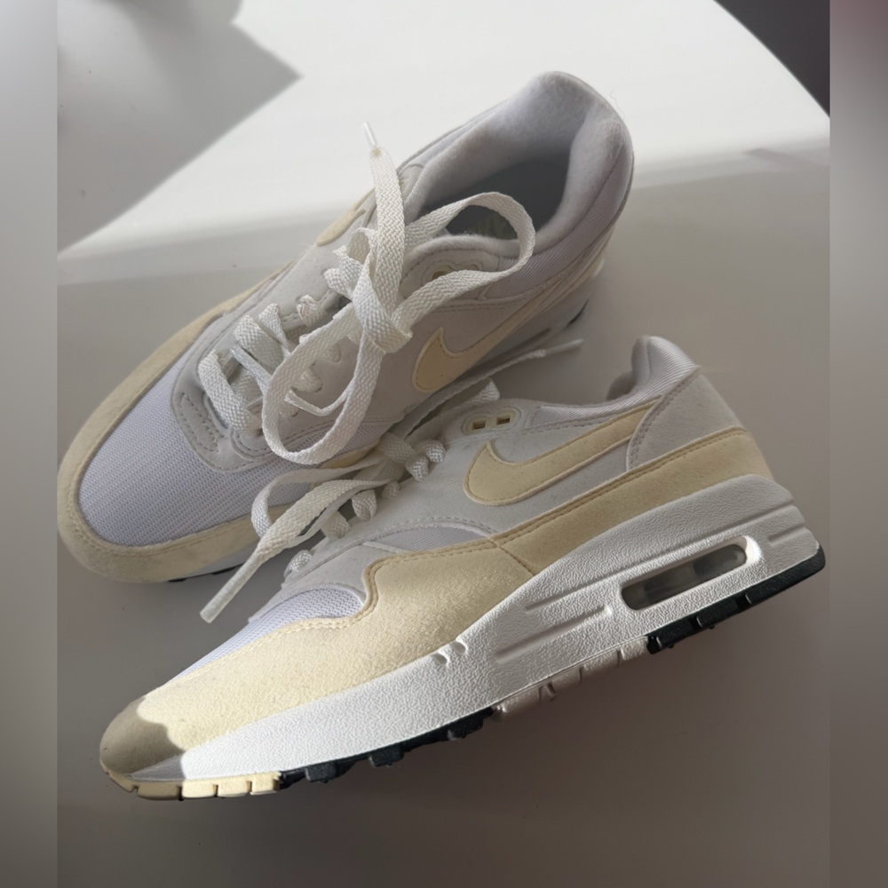 New Nike Air Max Women’s size 6
